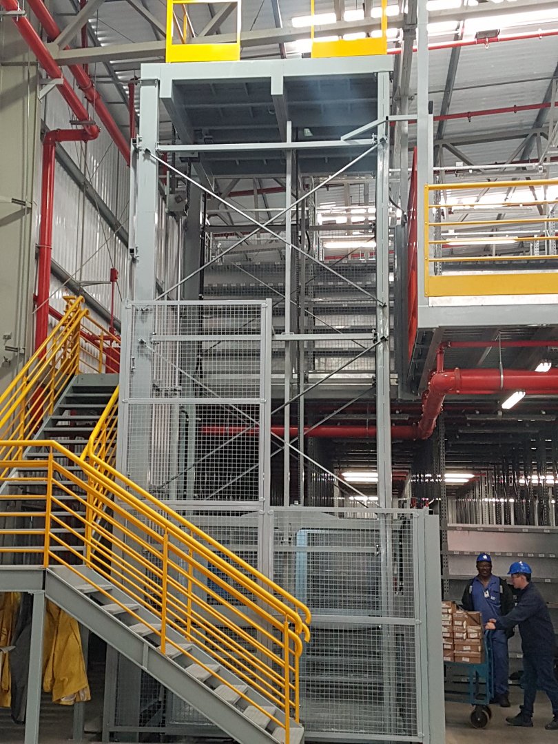 Elevador Monta Carga Lycos Equipamentos